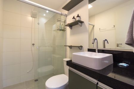 Banheiro de kitnet/studio à venda com 1 quarto, 28m² em Pinheiros, São Paulo