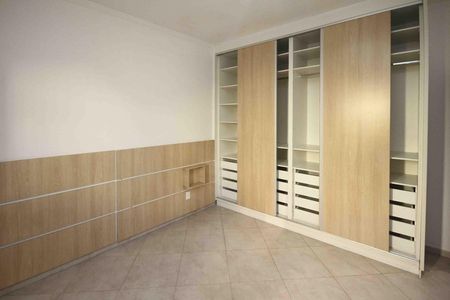 Casa para alugar com 240m², 2 quartos e 6 vagasSuite