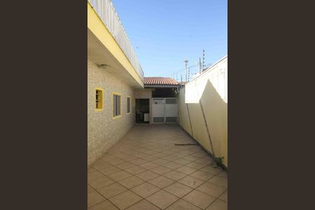 Casa para alugar com 240m², 2 quartos e 6 vagasQuintal