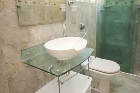 Casa para alugar com 240m², 2 quartos e 6 vagasBanheiro Social