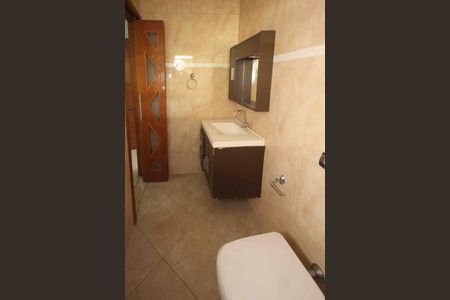 Casa para alugar com 240m², 2 quartos e 6 vagasBanheiro da Suite