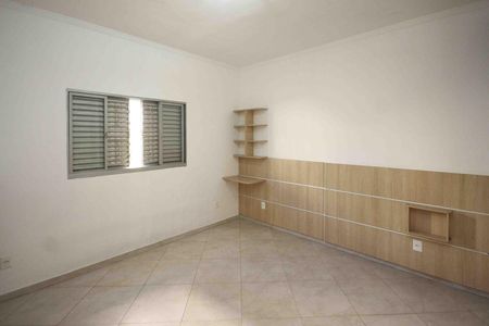 Casa para alugar com 240m², 2 quartos e 6 vagasSuite
