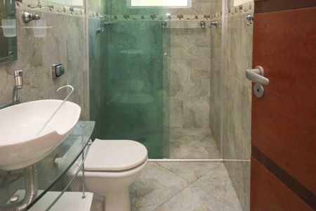 Casa para alugar com 240m², 2 quartos e 6 vagasBanheiro Social