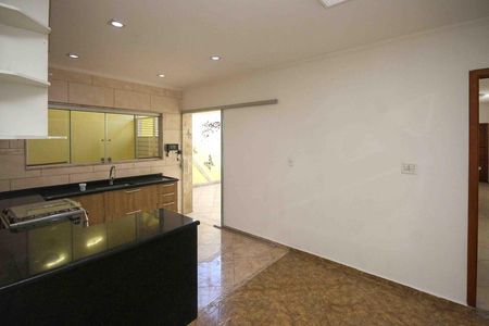 Casa para alugar com 240m², 2 quartos e 6 vagasSala