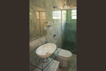 Casa para alugar com 240m², 2 quartos e 6 vagasBanheiro Social