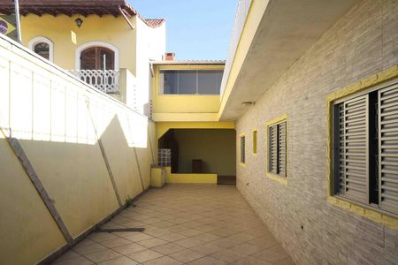 Casa para alugar com 240m², 2 quartos e 6 vagasQuintal