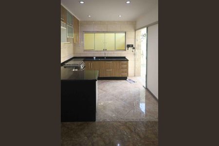Casa para alugar com 240m², 2 quartos e 6 vagasCozinha
