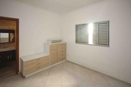 Casa para alugar com 240m², 2 quartos e 6 vagasSuite