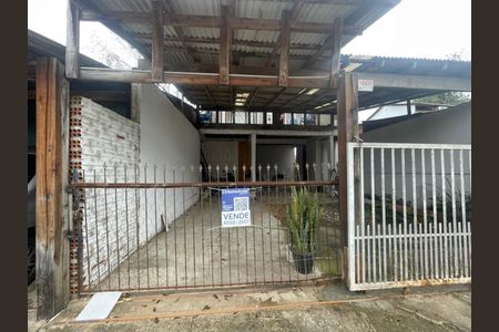 Casa à venda com 185m², 3 quartos e 4 vagas Casa à venda com 185m², 3 quartos e 4 vagasFachada