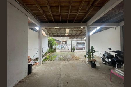 Casa à venda com 185m², 3 quartos e 4 vagas Casa à venda com 185m², 3 quartos e 4 vagasÁrea externa