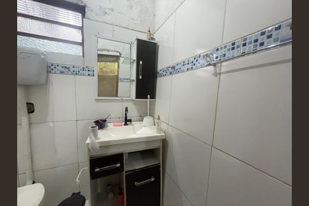 Casa à venda com 185m², 3 quartos e 4 vagas Casa à venda com 185m², 3 quartos e 4 vagasBanheiro social 2