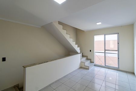 Sala de casa de condomínio para alugar com 2 quartos, 78m² em Vila Talarico, São Paulo