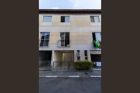 Casa de condomínio para alugar com 78m², 2 quartos e 2 vagas Casa de condomínio para alugar com 78m², 2 quartos e 2 vagasFachada Interna
