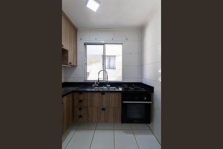 Cozinha de casa de condomínio para alugar com 2 quartos, 78m² em Vila Talarico, São Paulo