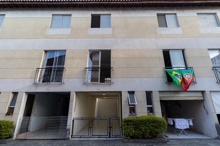 Casa de condomínio para alugar com 78m², 2 quartos e 2 vagas Casa de condomínio para alugar com 78m², 2 quartos e 2 vagasFachada Interna
