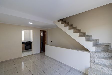 Casa de condomínio para alugar com 78m², 2 quartos e 2 vagas Casa de condomínio para alugar com 78m², 2 quartos e 2 vagasSala