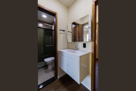 Casa de condomínio para alugar com 78m², 2 quartos e 2 vagas Casa de condomínio para alugar com 78m², 2 quartos e 2 vagasBanheiro