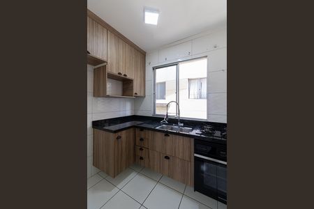 Cozinha de casa de condomínio para alugar com 2 quartos, 78m² em Vila Talarico, São Paulo