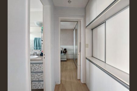 Apartamento à venda com 45m², 1 quarto e 1 vaga Apartamento à venda com 45m², 1 quarto e 1 vagaBanheiro Corredor