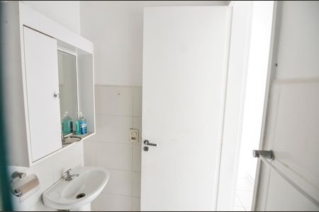 Banheiro social de apartamento para alugar com 2 quartos, 46m² em Imperial de São Cristóvão, Rio de Janeiro