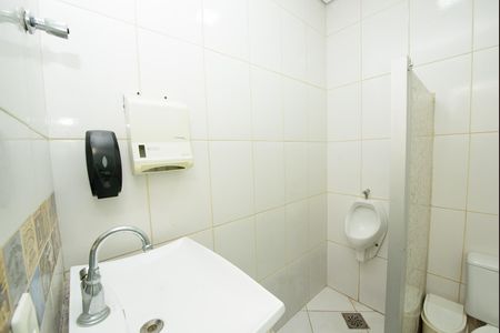 Banheiro 1 de apartamento à venda com 3 quartos, 490m² em Jardim Riacho das Pedras, Contagem
