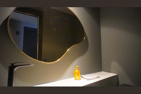 Lavabo da sala  de apartamento para alugar com 1 quarto, 60m² em Três Figueiras, Porto Alegre