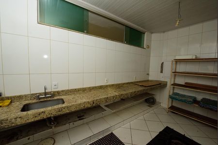 Cozinha de apartamento para alugar com 1 quarto, 650m² em Jardim Riacho das Pedras, Contagem