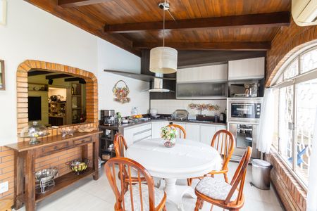 Cozinha de casa à venda com 4 quartos, 180m² em Tristeza, Porto Alegre