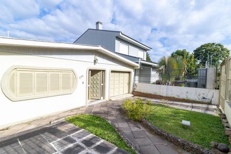 Fachada de casa à venda com 4 quartos, 180m² em Tristeza, Porto Alegre