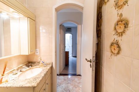 Banheiro de casa à venda com 4 quartos, 180m² em Tristeza, Porto Alegre