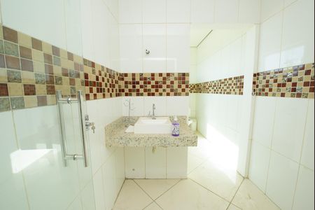 Banheiro 2 de apartamento à venda com 1 quarto, 580m² em Jardim Riacho das Pedras, Contagem