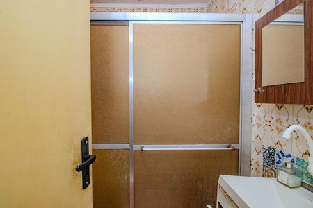 Banheiro de apartamento para alugar com 1 quarto, 50m² em Rubem Berta, Porto Alegre