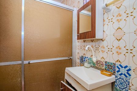 Banheiro de apartamento para alugar com 1 quarto, 50m² em Rubem Berta, Porto Alegre