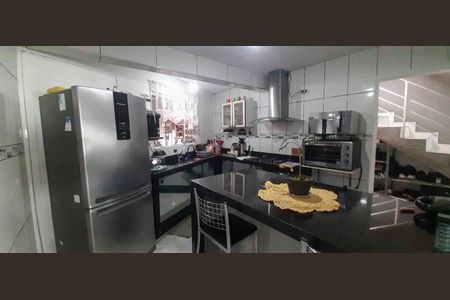 Cozinha de casa à venda com 4 quartos, 74m² em Padroeira, Osasco