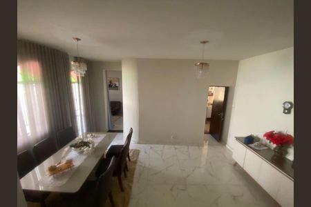 Casa à venda com 250m², 4 quartos e 2 vagas