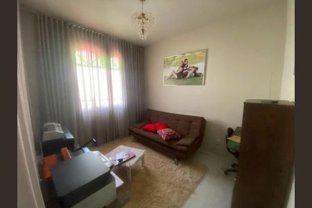 Casa à venda com 4 quartos, 250m² em Centro, Betim