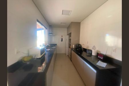 Casa à venda com 250m², 4 quartos e 2 vagas
