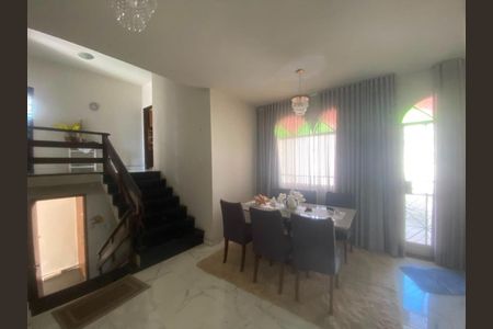 Casa à venda com 250m², 4 quartos e 2 vagas