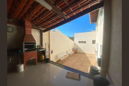 Casa à venda com 250m², 4 quartos e 2 vagas