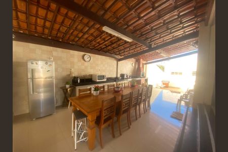 Casa à venda com 4 quartos, 250m² em Centro, Betim