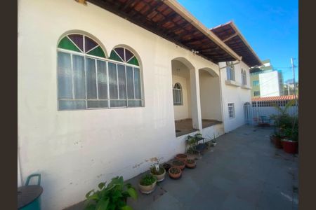 Casa à venda com 250m², 4 quartos e 2 vagas