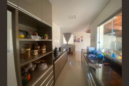 Casa à venda com 250m², 4 quartos e 2 vagas