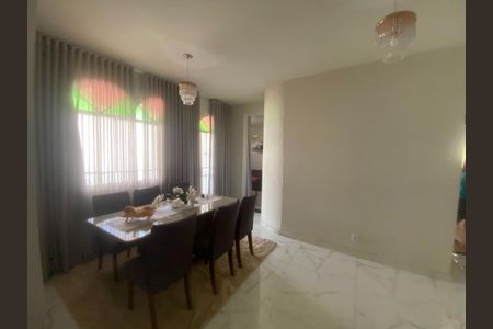 Casa à venda com 4 quartos, 250m² em Centro, Betim