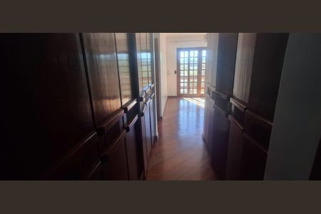 Casa de condomínio para alugar com 224m², 5 quartos e 5 vagas Casa de condomínio para alugar com 224m², 5 quartos e 5 vagasCorredor