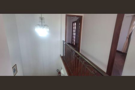 Casa de condomínio para alugar com 224m², 5 quartos e 5 vagas Casa de condomínio para alugar com 224m², 5 quartos e 5 vagasCorredor