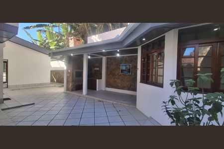 Casa de condomínio para alugar com 224m², 5 quartos e 5 vagas Casa de condomínio para alugar com 224m², 5 quartos e 5 vagasÁrea externa