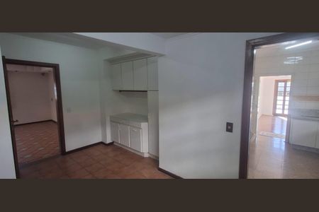 Casa de condomínio para alugar com 224m², 5 quartos e 5 vagas Casa de condomínio para alugar com 224m², 5 quartos e 5 vagasCozinha