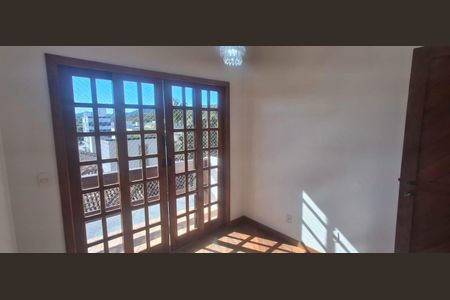 Casa de condomínio para alugar com 224m², 5 quartos e 5 vagas Casa de condomínio para alugar com 224m², 5 quartos e 5 vagasQuarto