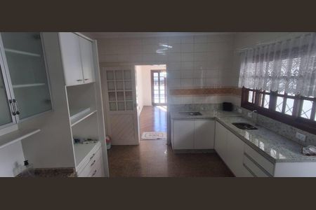 Casa de condomínio para alugar com 224m², 5 quartos e 5 vagas Casa de condomínio para alugar com 224m², 5 quartos e 5 vagasCozinha