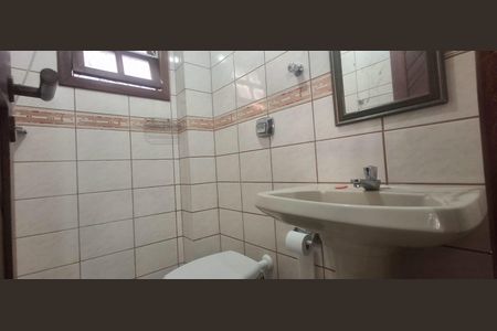 Casa de condomínio para alugar com 224m², 5 quartos e 5 vagas Casa de condomínio para alugar com 224m², 5 quartos e 5 vagasBanheiro de serviço